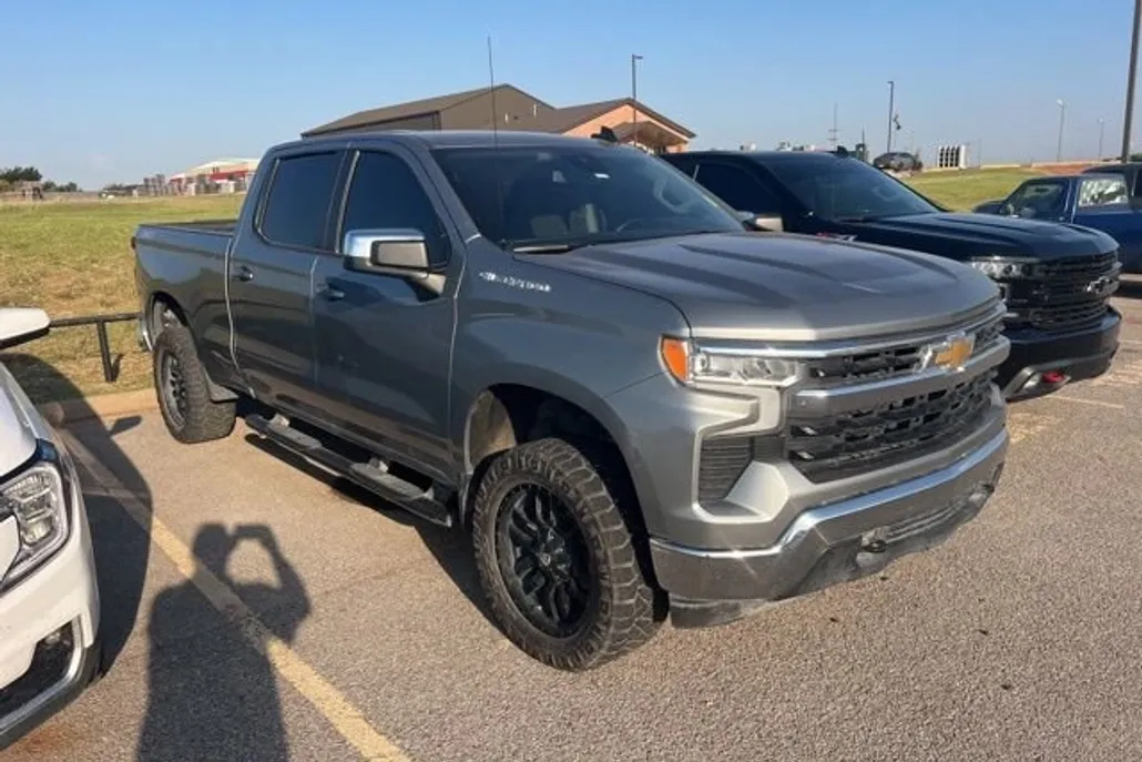 2024 Chevrolet Silverado 1500 LT photo 1