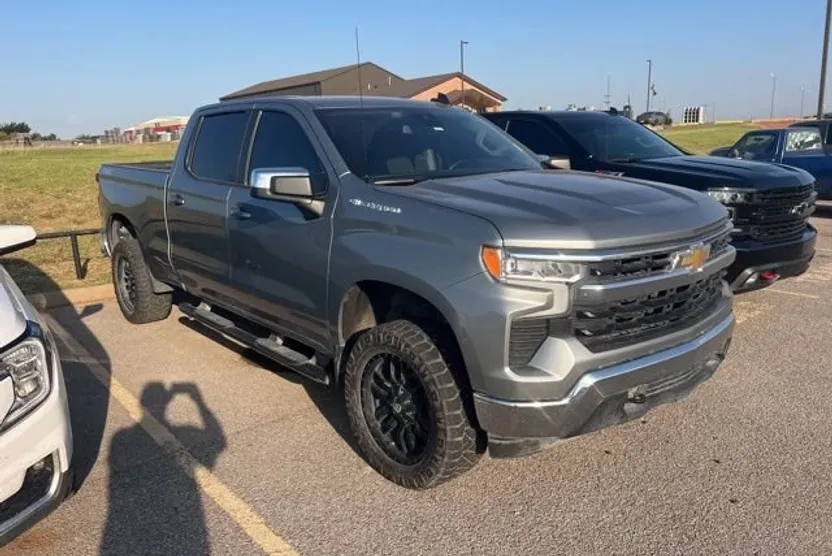 2024 Chevrolet Silverado 1500 LT photo 1