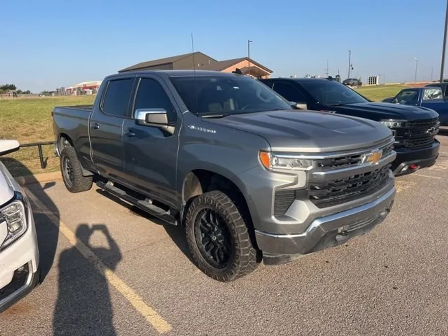 2024 Chevrolet Silverado 1500 LT photo 1