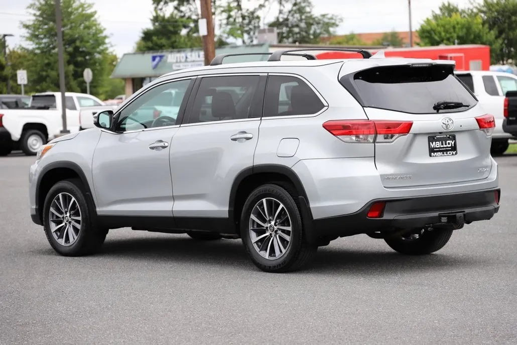 2019 Toyota Highlander XLE photo 1