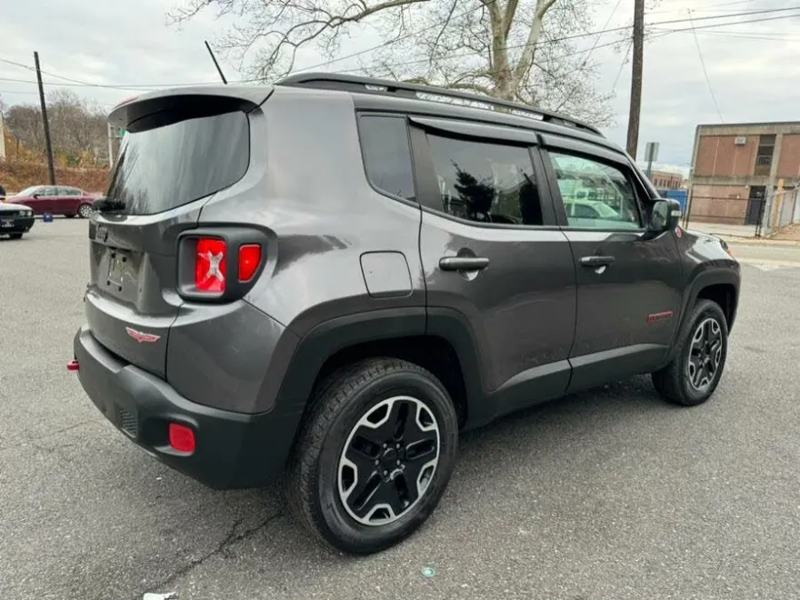 2016 Jeep Renegade Trailhawk photo 8
