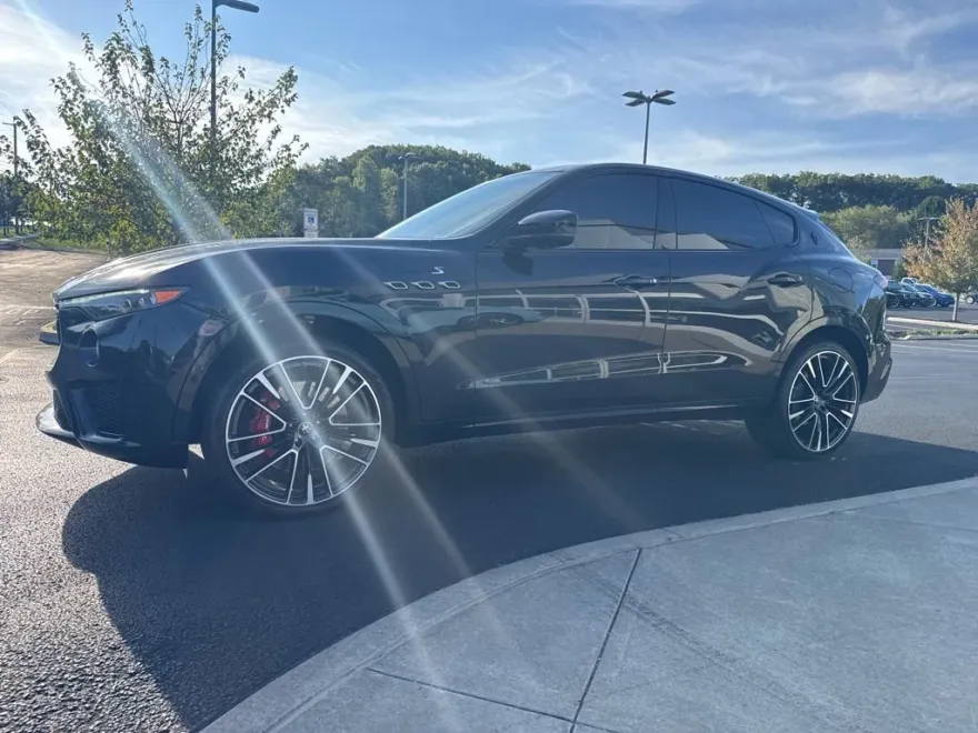 2022 Maserati Levante Modena S photo 1