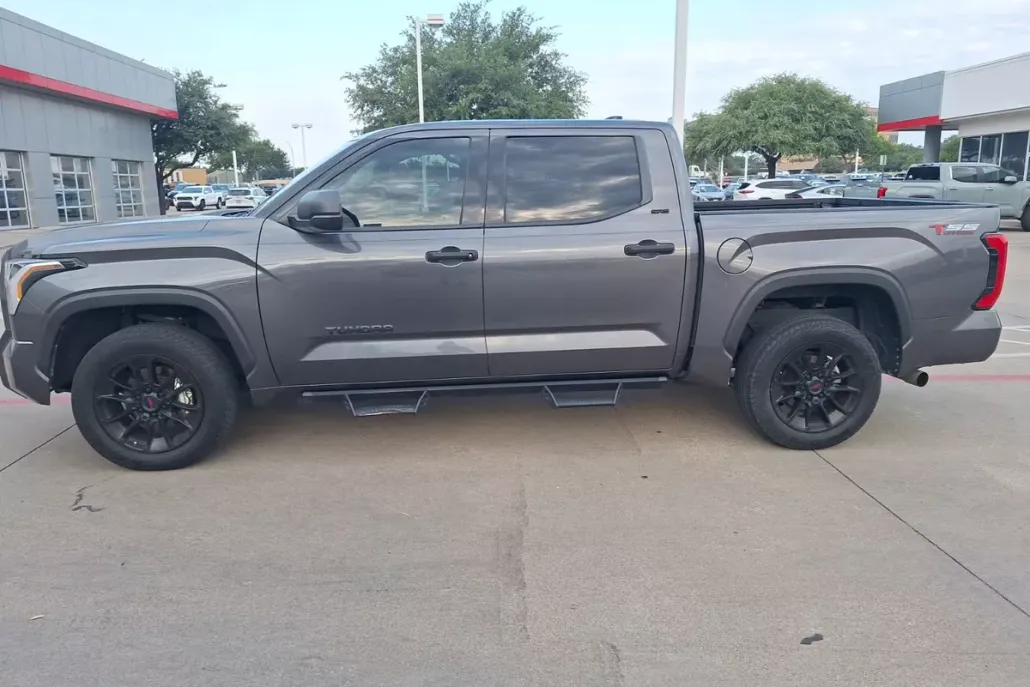 2022 Toyota Tundra SR5 photo 1
