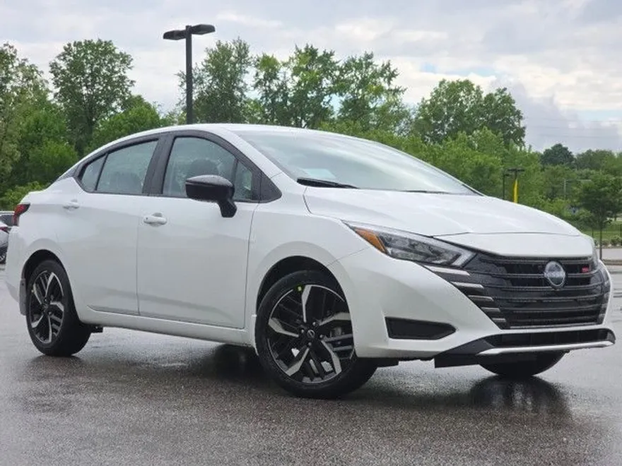 2025 Nissan Versa SR photo 1