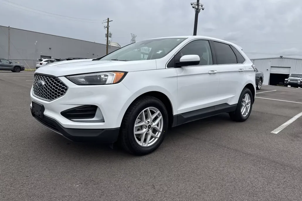 2023 Ford Edge SEL photo 1