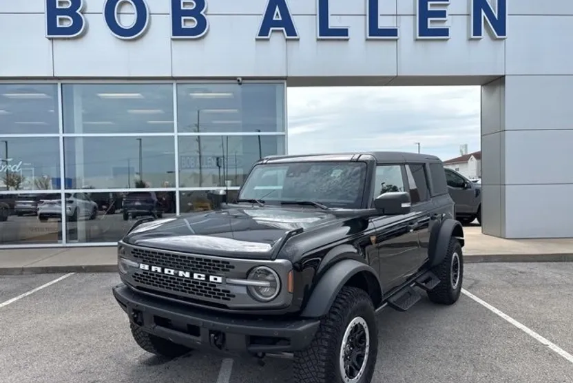 2023 Ford Bronco Badlands photo 1