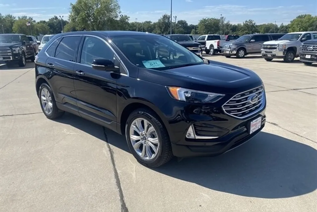 2022 Ford Edge Titanium photo 1