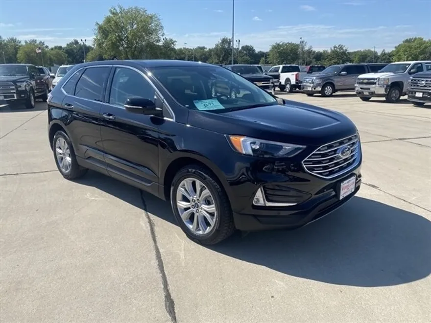 2022 Ford Edge Titanium photo 1