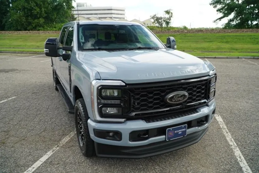 2025 Ford F-250 Lariat photo 1