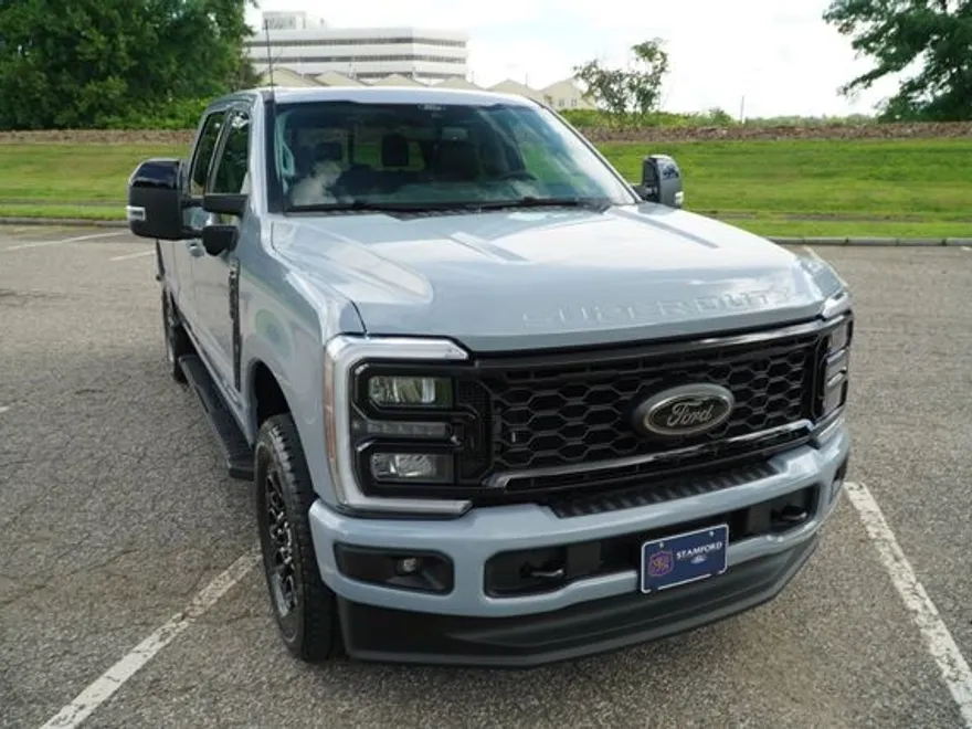 2025 Ford F-250 Lariat photo 1