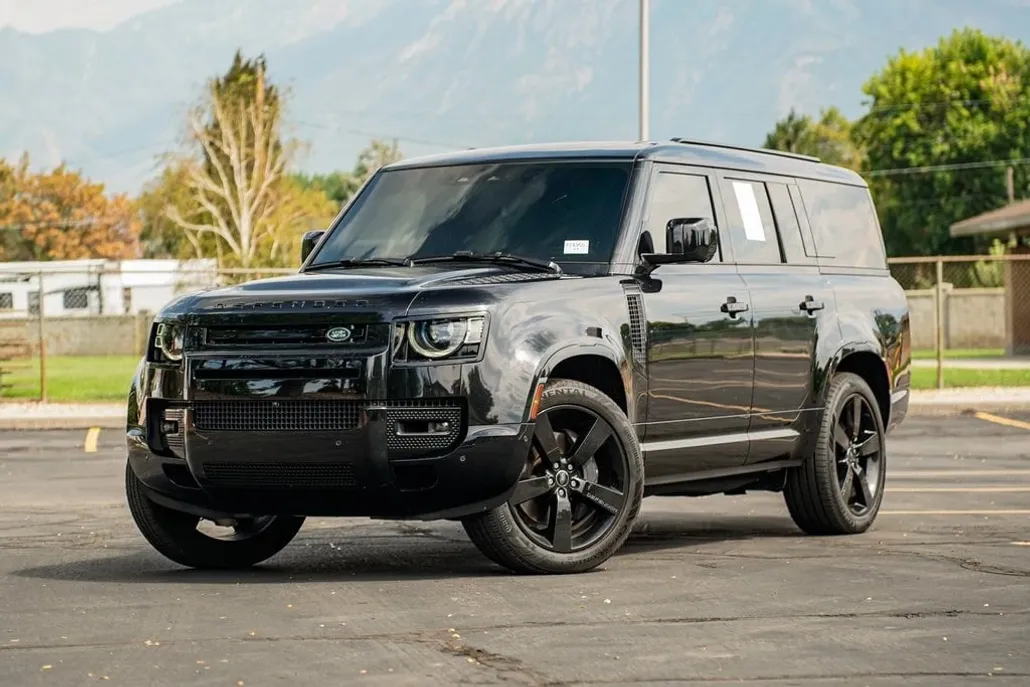 2025 Land Rover Defender 130 X-Dynamic SE photo 1