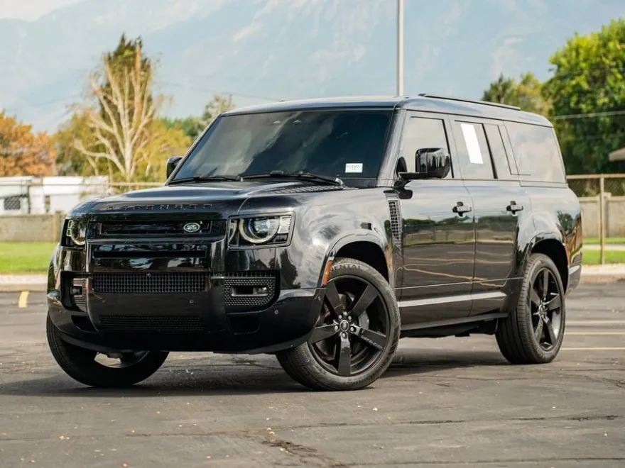 2025 Land Rover Defender 130 X-Dynamic SE photo 1