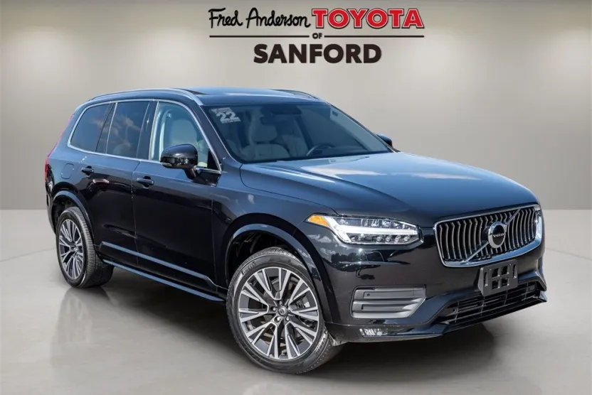 2022 Volvo XC90 T6 Momentum photo 1