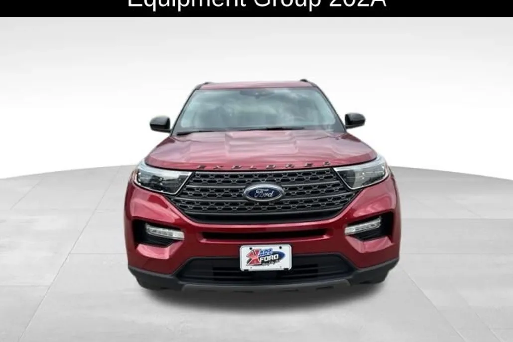 2023 Ford Explorer XLT photo 1