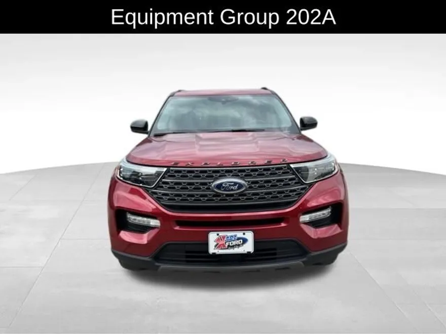 2023 Ford Explorer XLT photo 1