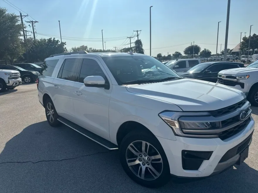 2022 Ford Expedition MAX XLT photo 1