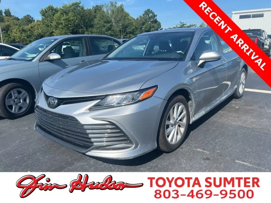 2023 Toyota Camry LE photo 1