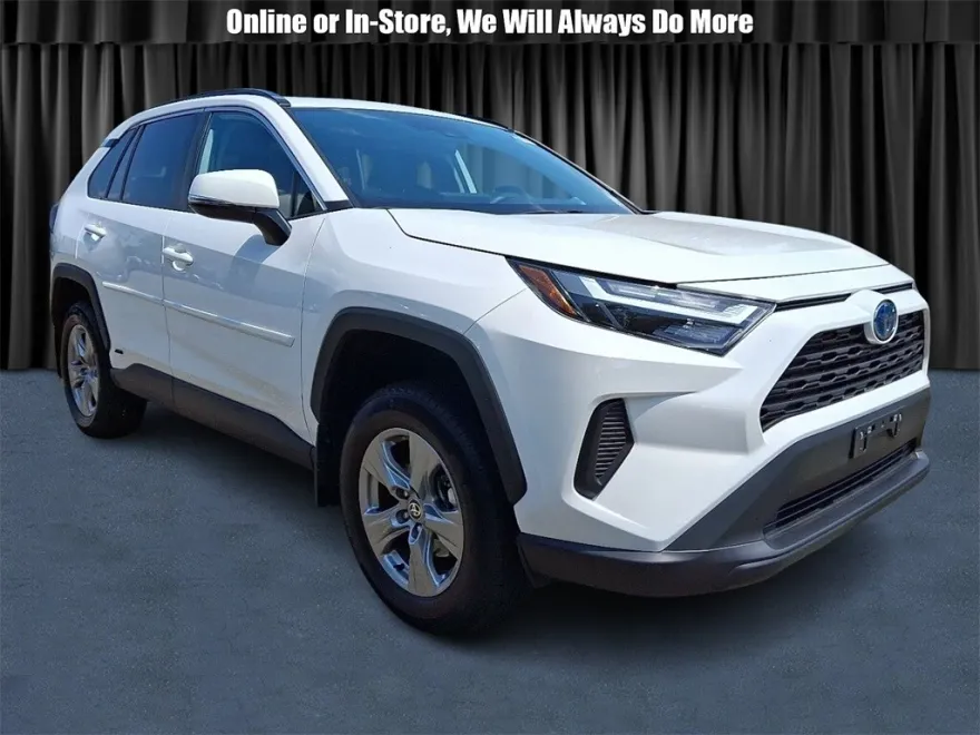 2024 Toyota RAV4 Hybrid XLE photo 1