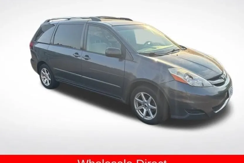 2008 Toyota Sienna CE photo 1
