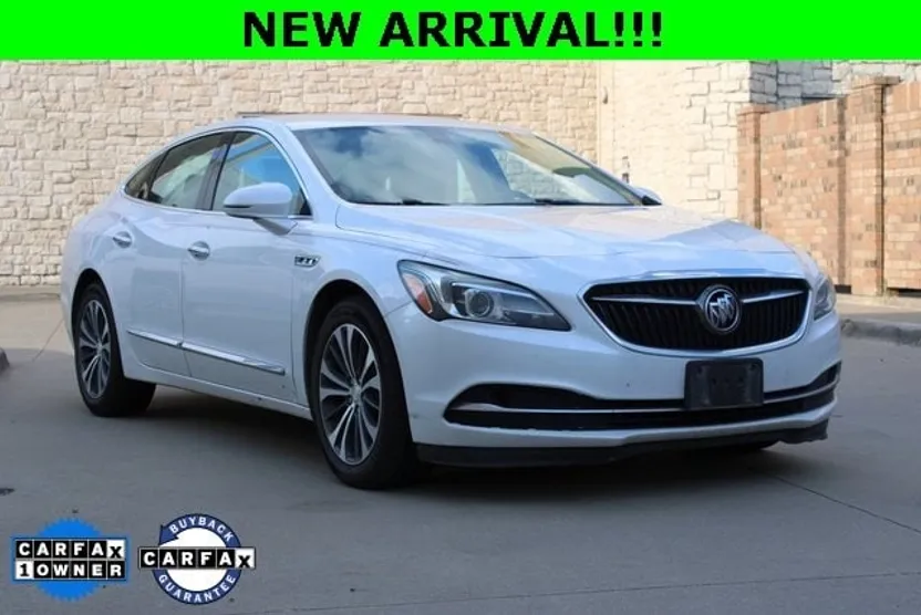 2017 Buick LaCrosse Essence photo 1