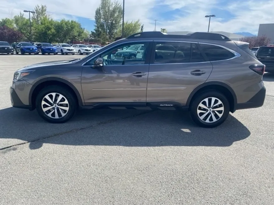 2022 Subaru Outback Premium photo 1