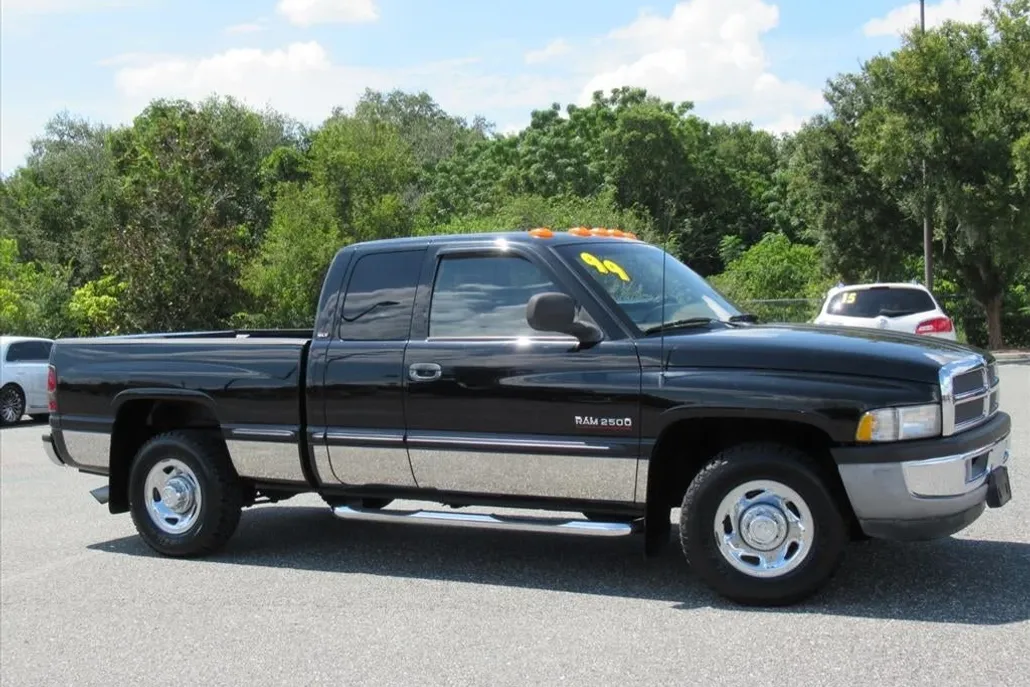 1999 Dodge Ram Laramie SLT photo 1
