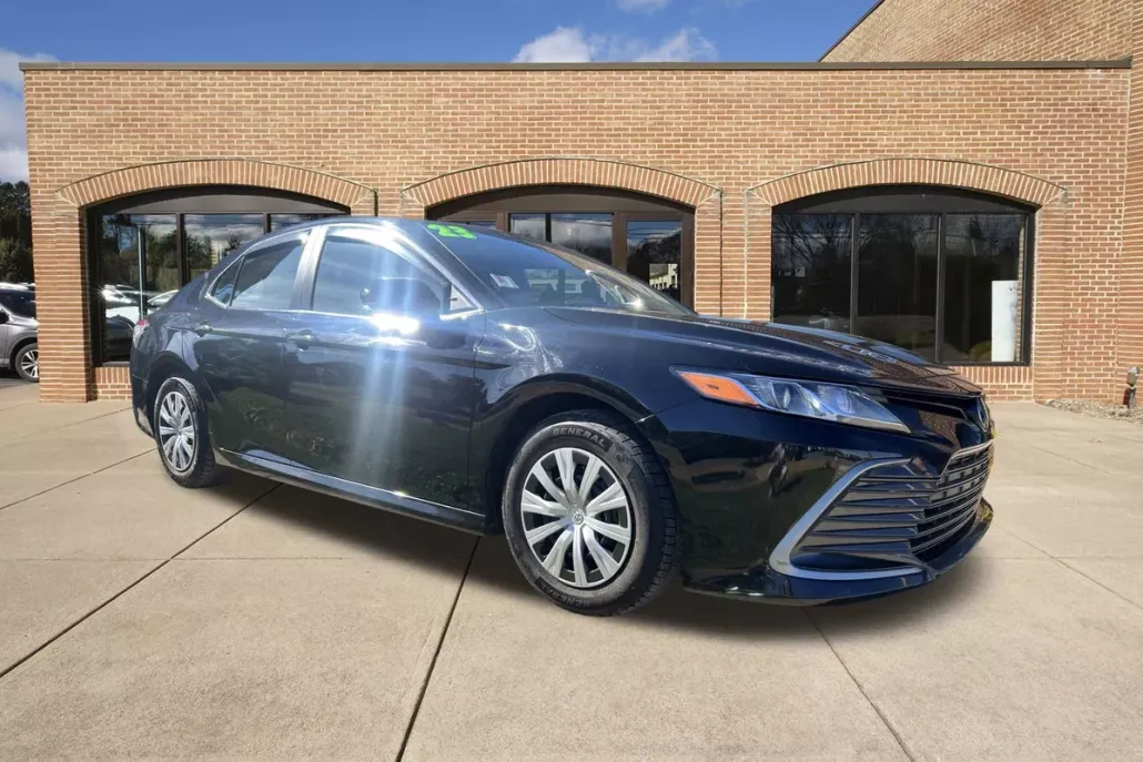 2023 Toyota Camry Hybrid LE photo 1