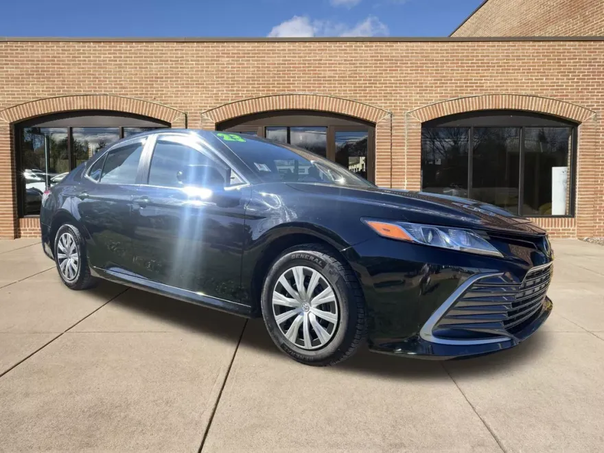 2023 Toyota Camry Hybrid LE photo 1
