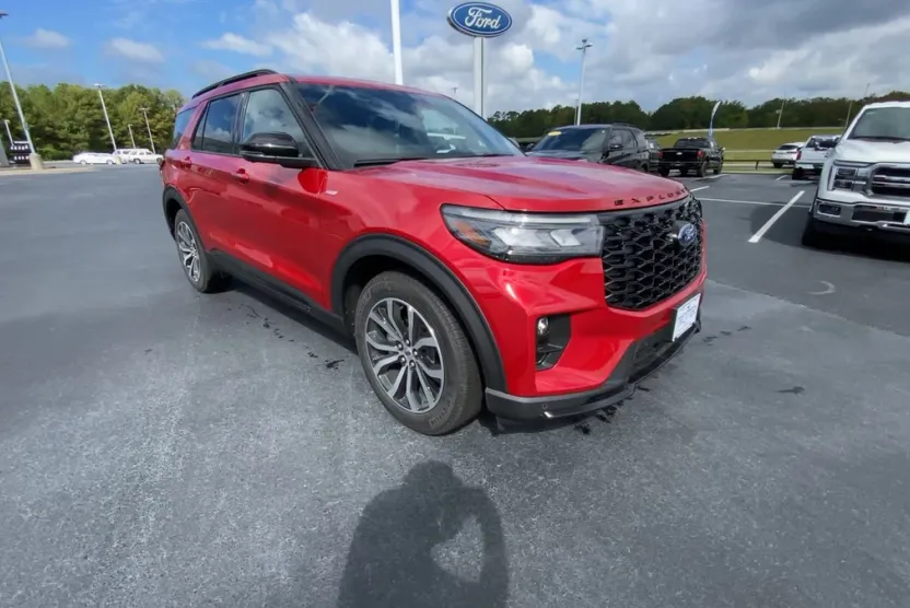2025 Ford Explorer ST-Line photo 1