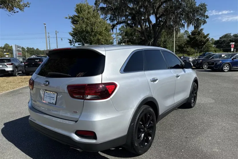 2020 Kia Sorento LX photo 1