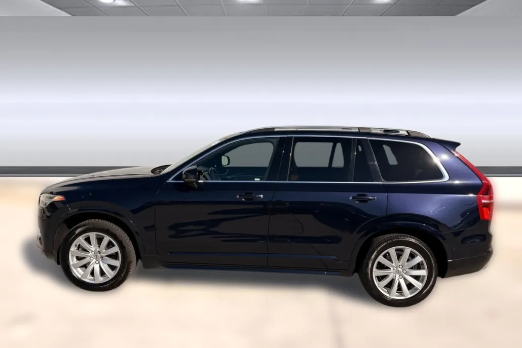 2016 Volvo XC90 T6 Momentum photo 1
