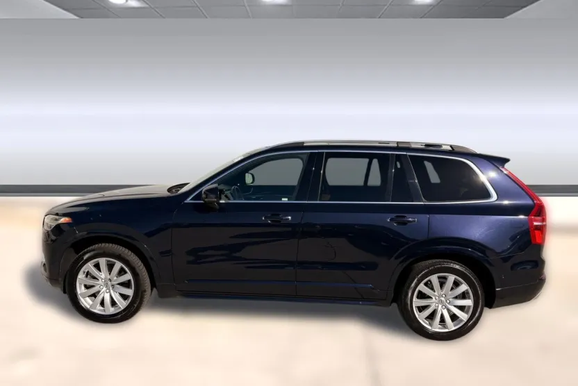 2016 Volvo XC90 T6 Momentum photo 1