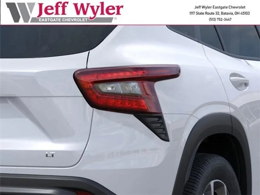 2025 Chevrolet Trax LT photo 1
