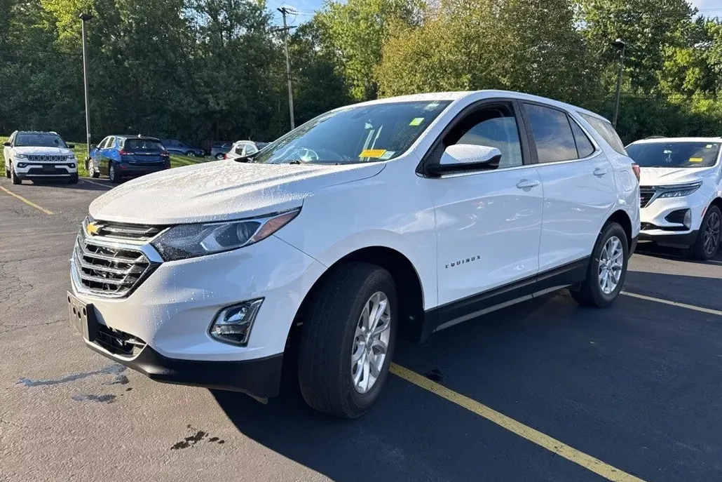 2021 Chevrolet Equinox LT photo 1