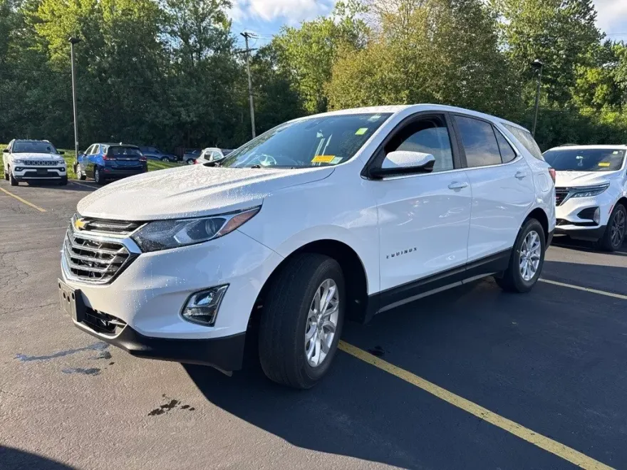 2021 Chevrolet Equinox LT photo 1