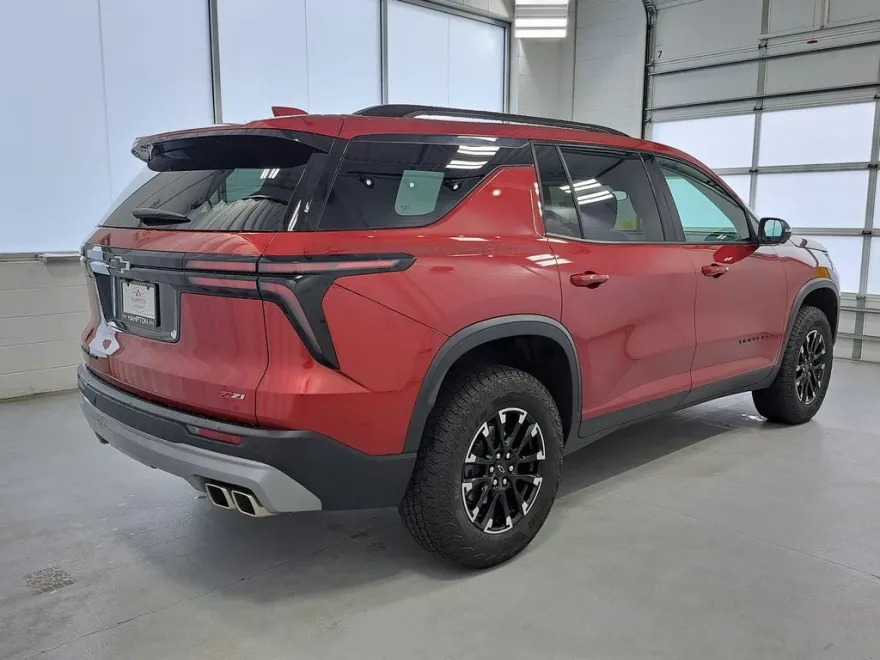 2025 Chevrolet Traverse Z71 photo 1
