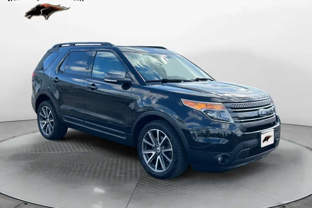 2015 Ford Explorer XLT photo 1