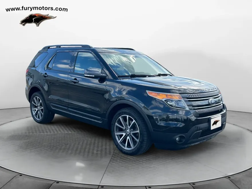 2015 Ford Explorer XLT photo 1