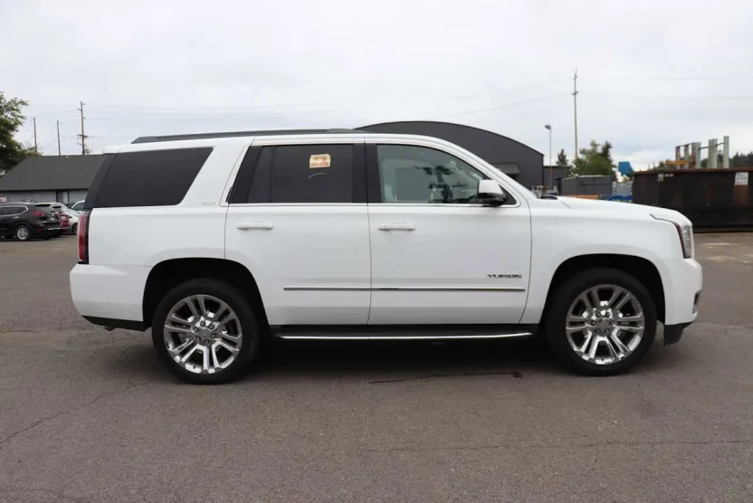 2017 Gmc Yukon SLT photo 1