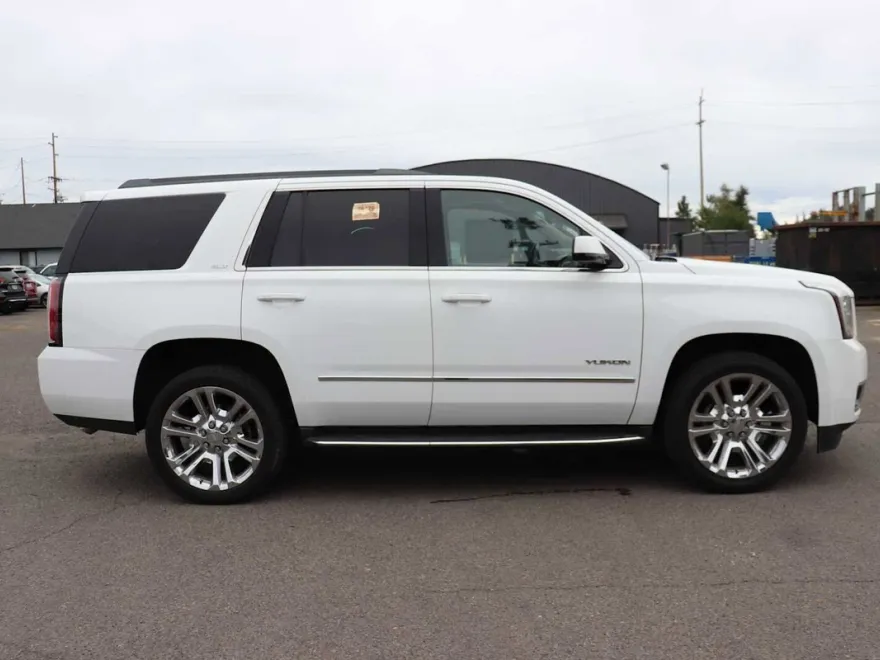 2017 Gmc Yukon SLT photo 1