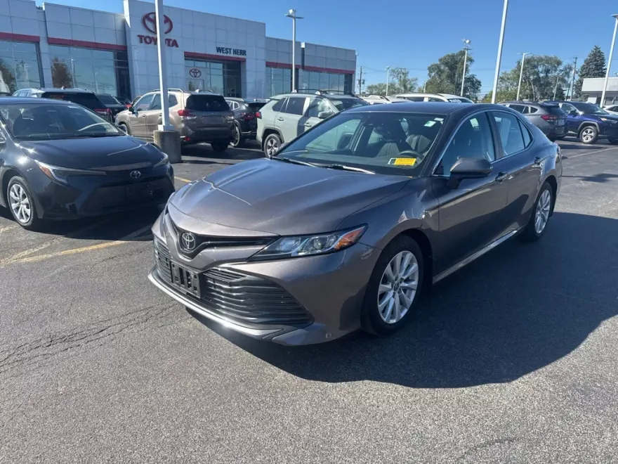 2020 Toyota Camry LE photo 1