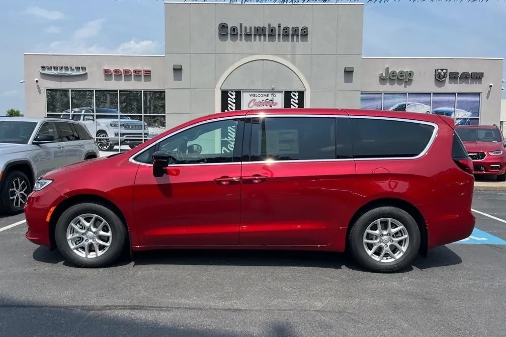 2025 Chrysler Pacifica photo 1