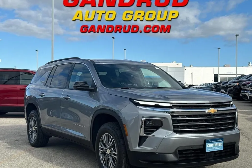 2025 Chevrolet Traverse 2LT photo 1