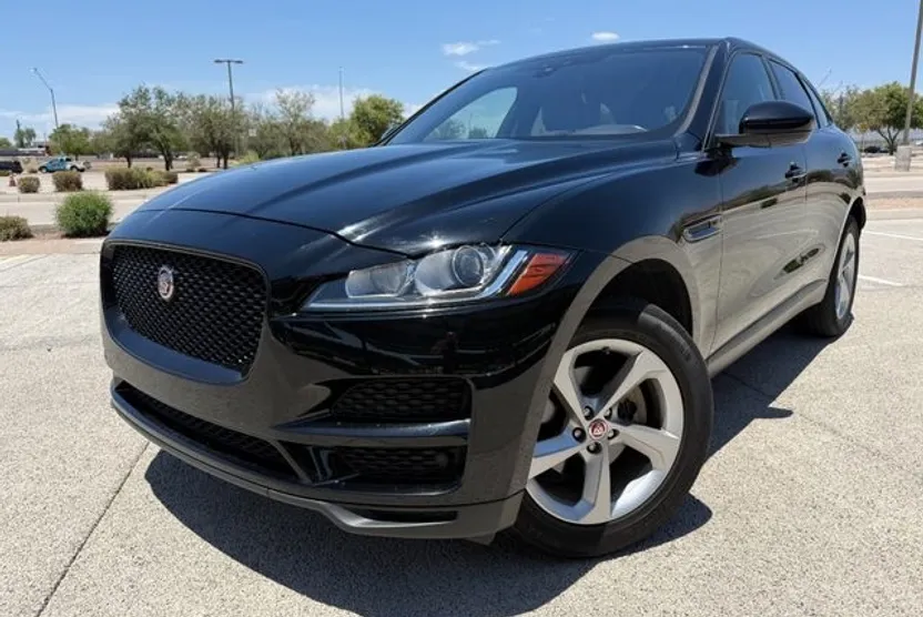 2019 Jaguar F-PACE Premium photo 1
