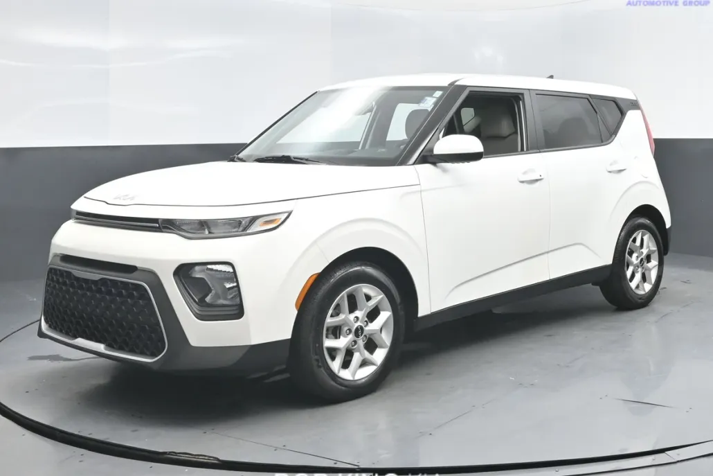2022 Kia Soul LX photo 1