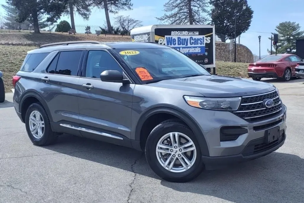 2022 Ford Explorer XLT photo 1