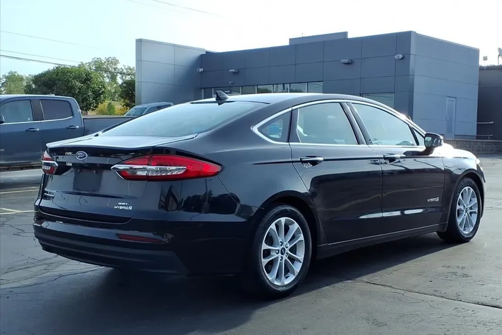 2019 Ford Fusion Hybrid SEL photo 1