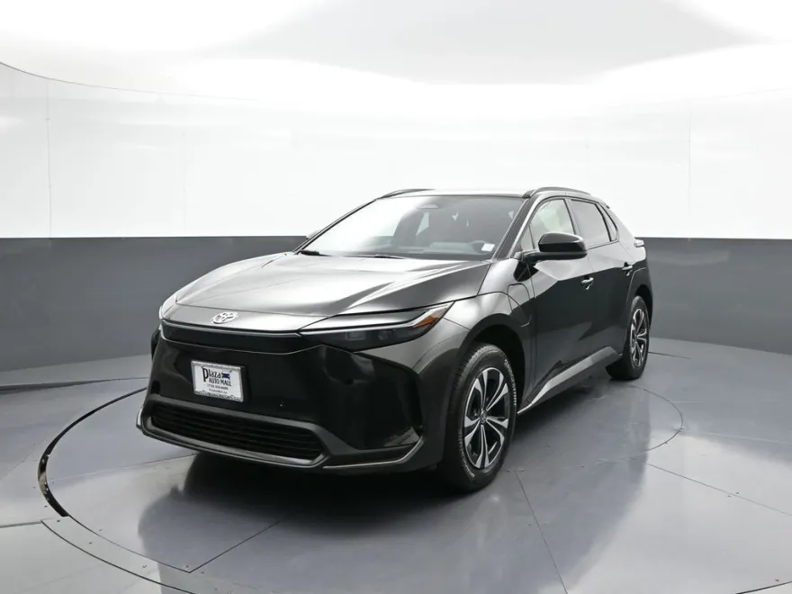 2024 Toyota bZ4X XLE photo 1