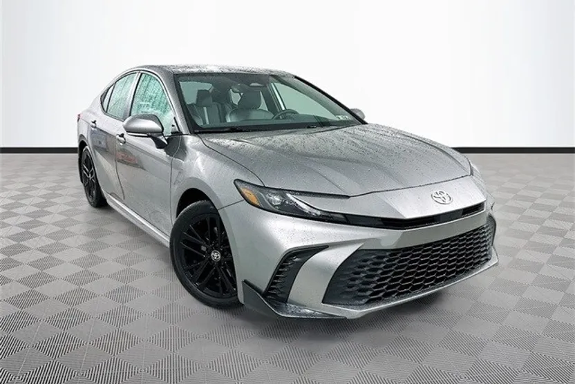 2025 Toyota Camry SE photo 1
