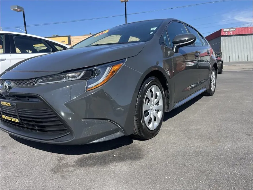 2024 Toyota Corolla LE photo 1